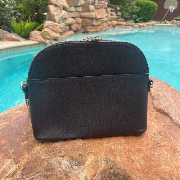 EUC Steve Madden “BMaggie” Black Crossbody Bag with Gold Chain Detail - Picture 2 of 11